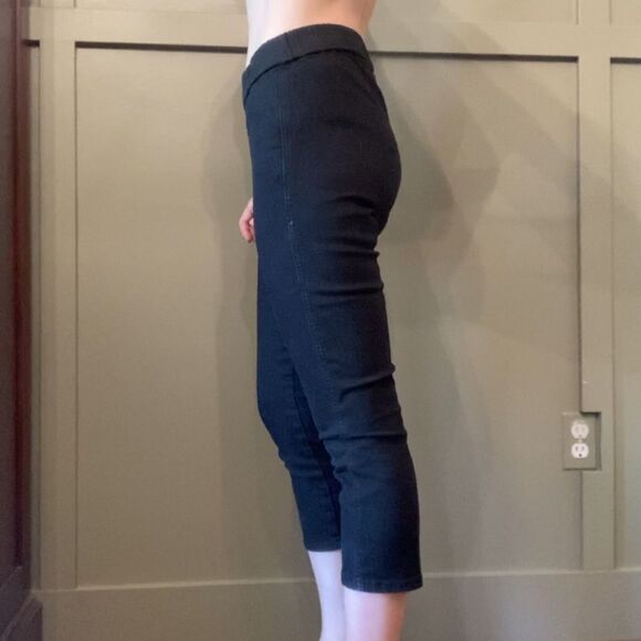 MIRACLEBODY By Miraclesuit Slimming Shaping Pull-On Capri Jeans Black Size 2 - Picture 5 of 10